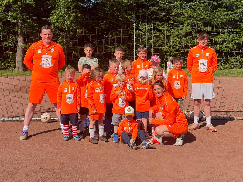 Übergabe der Zip-Tops durch Sponsor Fahrschule Schäl Sick