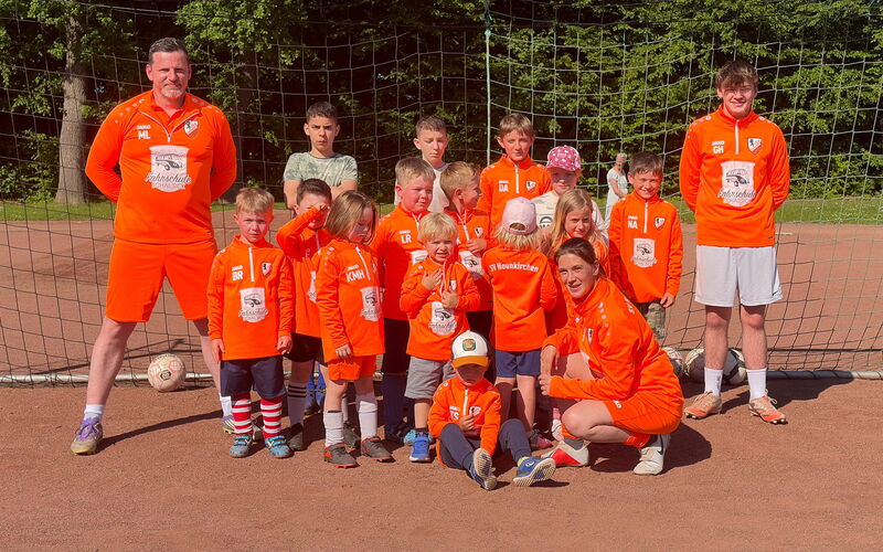 Übergabe der Zip-Tops durch Sponsor Fahrschule Schäl Sick
